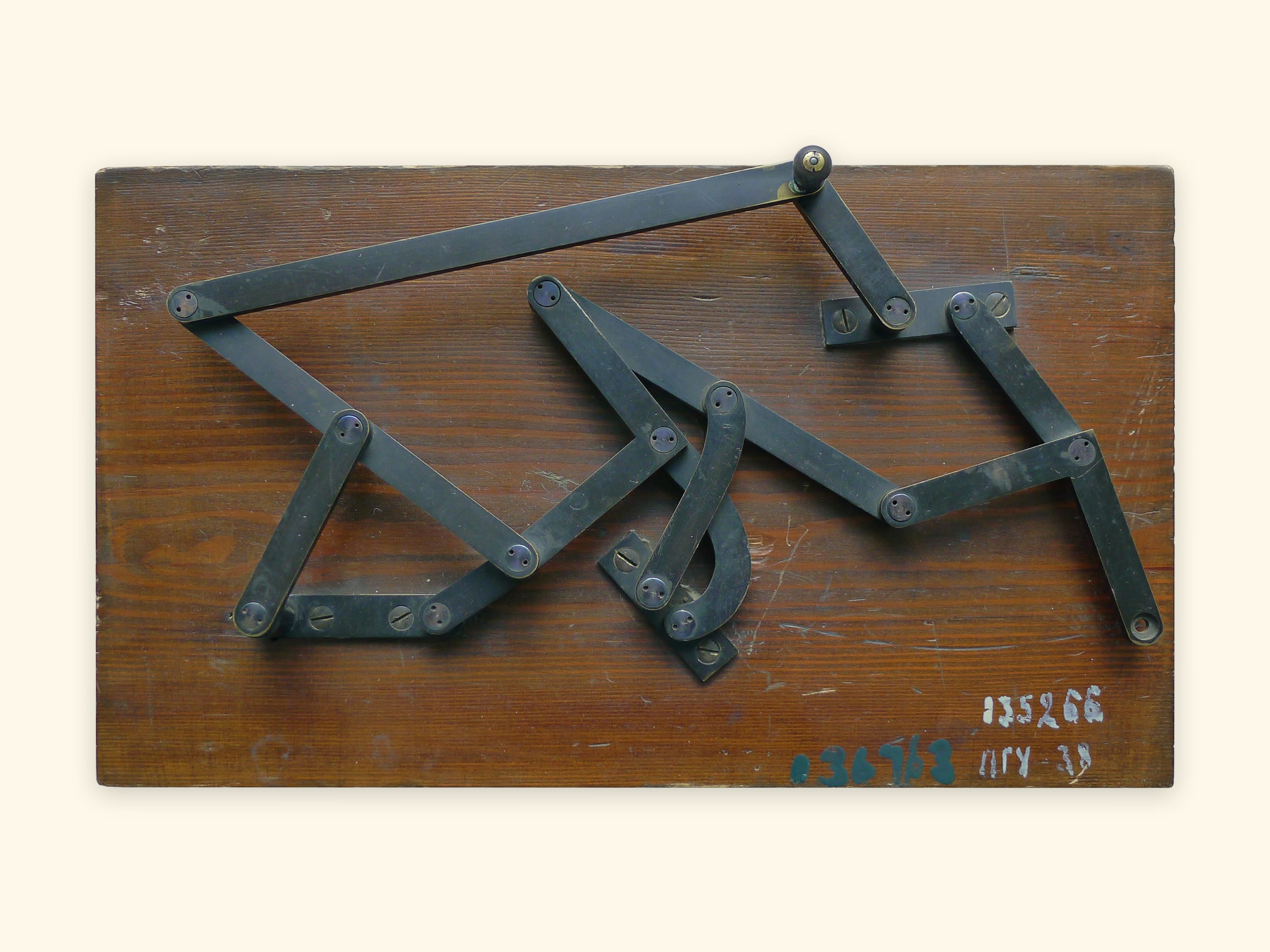 Модель Чебышева (Музей СПбГУ)