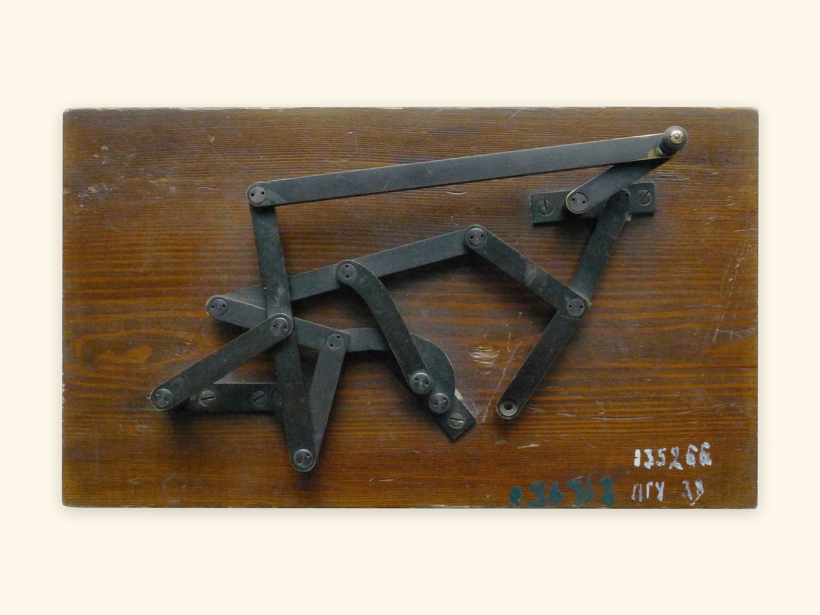 Модель Чебышева (Музей СПбГУ)